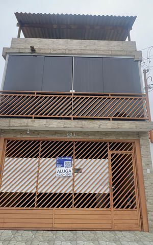 Casa à venda com 65m², 2 quartos e 1 vaga Casa à venda com 65m², 2 quartos e 1 vagaPlaca instalada na fachada do imóvel