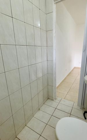 Casa à venda com 65m², 2 quartos e 1 vaga Casa à venda com 65m², 2 quartos e 1 vagaBanheiro 1