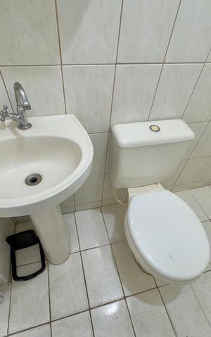 Casa à venda com 65m², 2 quartos e 1 vaga Casa à venda com 65m², 2 quartos e 1 vagaBanheiro 1