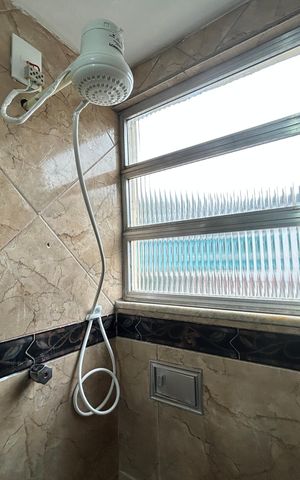 Apartamento para alugar com 55m², 2 quartos e sem vagaBanheiro