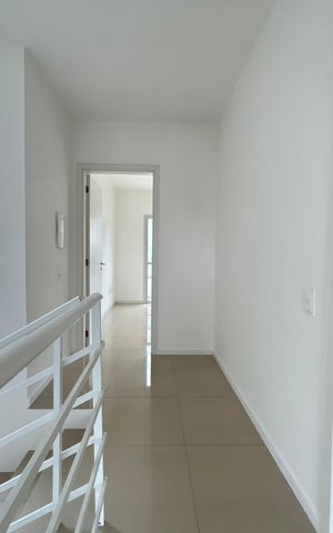 Casa para alugar com 135m², 3 quartos e 1 vaga Casa para alugar com 135m², 3 quartos e 1 vagaEscada