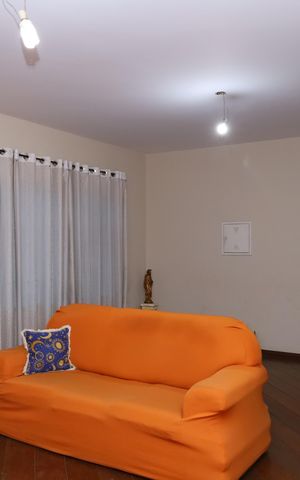 Casa à venda com 328m², 3 quartos e 8 vagasSala