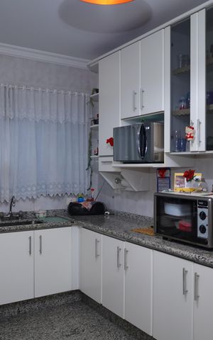 Casa à venda com 328m², 3 quartos e 8 vagasCozinha