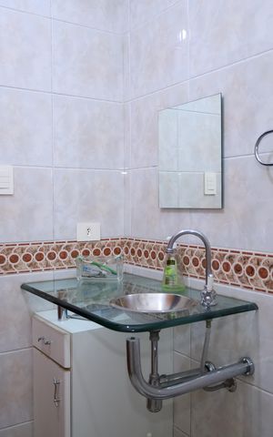 Casa à venda com 328m², 3 quartos e 8 vagasBanheiro 2