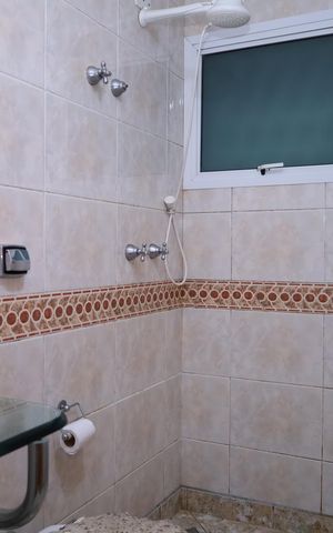 Casa à venda com 328m², 3 quartos e 8 vagasBanheiro 2