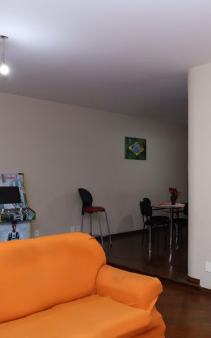 Casa à venda com 328m², 3 quartos e 8 vagasSala