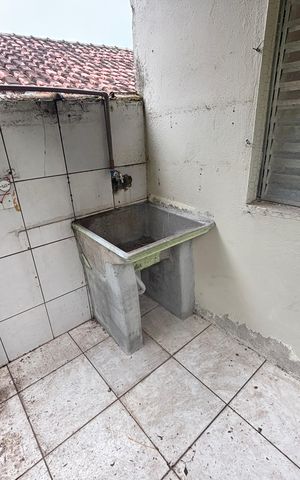 Casa para alugar com 55m², 2 quartos e 1 vagaÁrea de serviço 