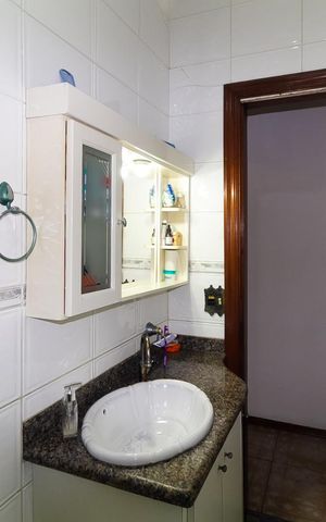 Casa à venda com 230m², 4 quartos e 5 vagas Casa à venda com 230m², 4 quartos e 5 vagasBanheiro 1