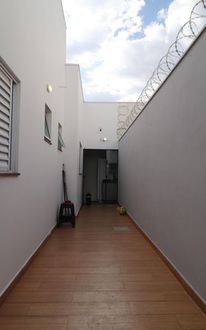 Casa para alugar com 150m², 2 quartos e 2 vagasCorredor
