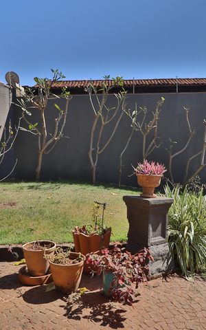 Casa para alugar com 630m², 3 quartos e 3 vagasQuintal - Jardim