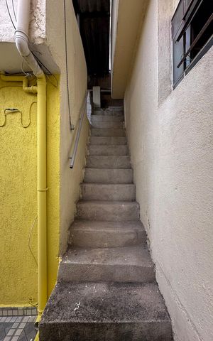 Casa de condomínio para alugar com 45m², 1 quarto e sem vaga Casa de condomínio para alugar com 45m², 1 quarto e sem vagaEscada