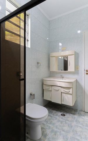 Casa de condomínio à venda com 150m², 3 quartos e 3 vagas Casa de condomínio à venda com 150m², 3 quartos e 3 vagasBanheiro social