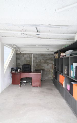Casa à venda com 150m², 3 quartos e 2 vagasEscritório Externo