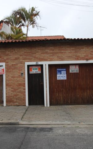 Casa para alugar com 182m², 4 quartos e 2 vagasFachada
