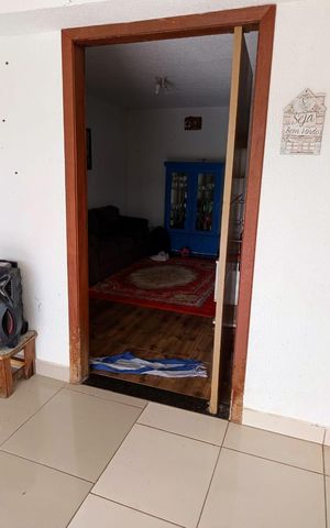 Casa à venda com 150m², 4 quartos e 2 vagas Casa à venda com 150m², 4 quartos e 2 vagasSala