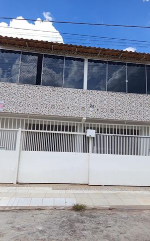 Casa à venda com 150m², 4 quartos e 2 vagas Casa à venda com 150m², 4 quartos e 2 vagasFachada