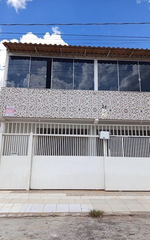 Casa à venda com 150m², 4 quartos e 2 vagas Casa à venda com 150m², 4 quartos e 2 vagasFachada