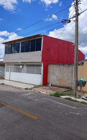 Casa à venda com 150m², 4 quartos e 2 vagas Casa à venda com 150m², 4 quartos e 2 vagasFachada