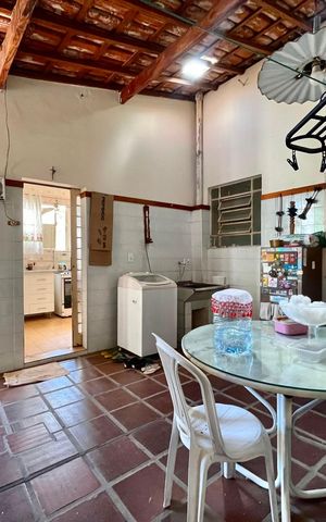 Casa à venda com 448m², 3 quartos e 3 vagas Casa à venda com 448m², 3 quartos e 3 vagasÁrea de Serviço