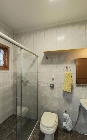 Casa para alugar com 202m², 3 quartos e 3 vagas Casa para alugar com 202m², 3 quartos e 3 vagasBanheiro