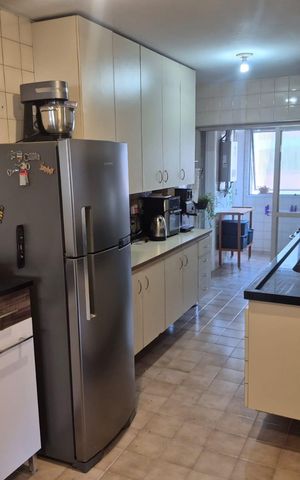 Apartamento à venda com 156m², 4 quartos e 2 vagas Apartamento à venda com 156m², 4 quartos e 2 vagasCozinha