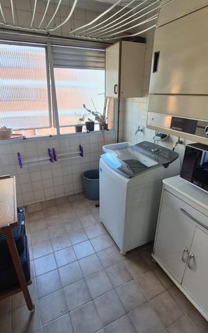 Apartamento à venda com 156m², 4 quartos e 2 vagas Apartamento à venda com 156m², 4 quartos e 2 vagasÁrea de serviço