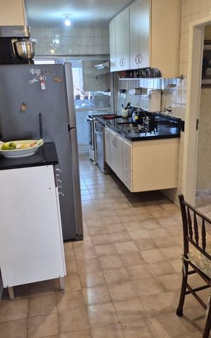 Apartamento à venda com 156m², 4 quartos e 2 vagas Apartamento à venda com 156m², 4 quartos e 2 vagasCozinha