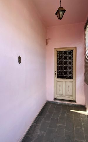 Casa à venda com 340m², 4 quartos e 2 vagas Casa à venda com 340m², 4 quartos e 2 vagasCasa 1