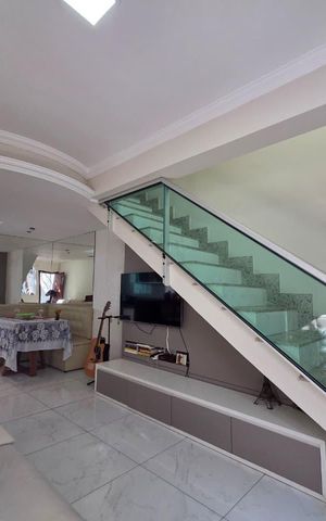 Casa à venda com 114m², 2 quartos e 3 vagas Casa à venda com 114m², 2 quartos e 3 vagasSala