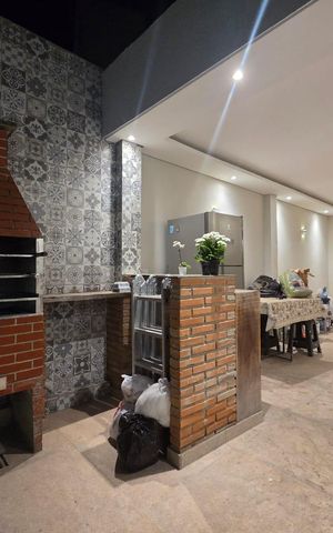 Casa à venda com 114m², 2 quartos e 3 vagas Casa à venda com 114m², 2 quartos e 3 vagasÁrea externa
