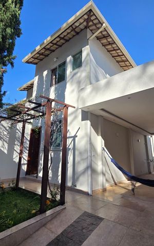 Casa à venda com 114m², 2 quartos e 3 vagas Casa à venda com 114m², 2 quartos e 3 vagasÁrea externa