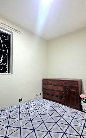 Casa à venda com 114m², 2 quartos e 3 vagas Casa à venda com 114m², 2 quartos e 3 vagasQuarto