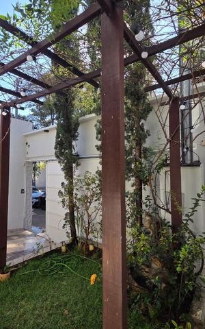 Casa à venda com 114m², 2 quartos e 3 vagas Casa à venda com 114m², 2 quartos e 3 vagasÁrea externa