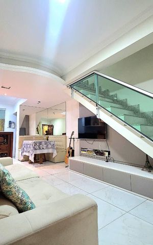 Casa à venda com 114m², 2 quartos e 3 vagas Casa à venda com 114m², 2 quartos e 3 vagasSala