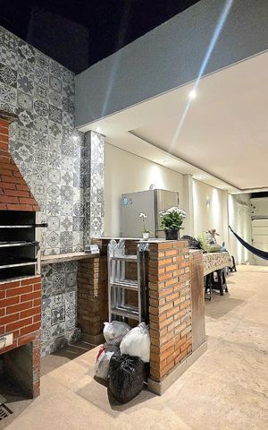 Casa à venda com 114m², 2 quartos e 3 vagas Casa à venda com 114m², 2 quartos e 3 vagasÁrea externa