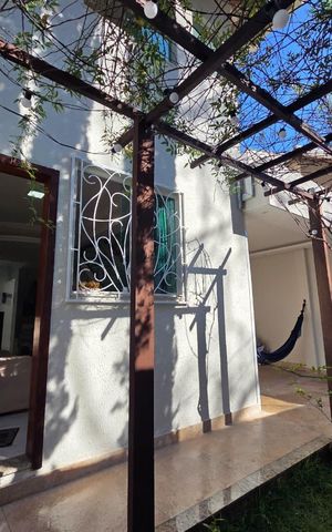 Casa à venda com 114m², 2 quartos e 3 vagas Casa à venda com 114m², 2 quartos e 3 vagasÁrea externa