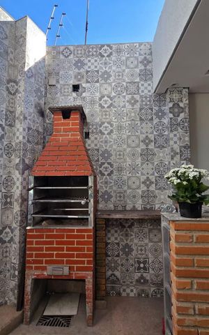 Casa à venda com 114m², 2 quartos e 3 vagas Casa à venda com 114m², 2 quartos e 3 vagasÁrea externa