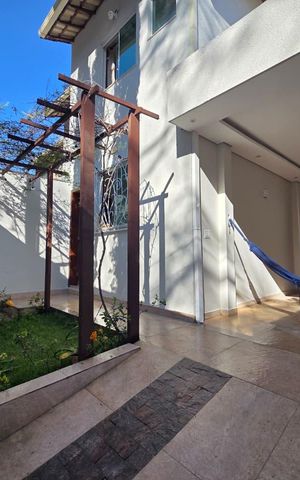 Casa à venda com 114m², 2 quartos e 3 vagas Casa à venda com 114m², 2 quartos e 3 vagasÁrea externa