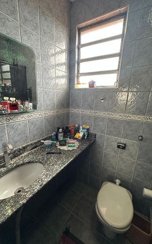 Casa para alugar com 330m², 4 quartos e 2 vagas Casa para alugar com 330m², 4 quartos e 2 vagasBanheiro 1