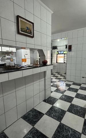 Casa para alugar com 330m², 4 quartos e 2 vagas Casa para alugar com 330m², 4 quartos e 2 vagasCozinha