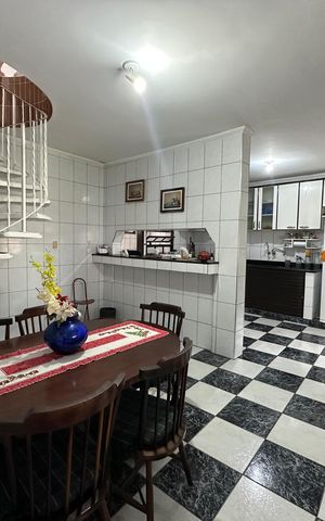 Casa para alugar com 330m², 4 quartos e 2 vagas Casa para alugar com 330m², 4 quartos e 2 vagasCozinha