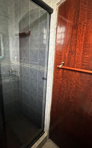 Casa para alugar com 330m², 4 quartos e 2 vagas Casa para alugar com 330m², 4 quartos e 2 vagasBanheiro 1