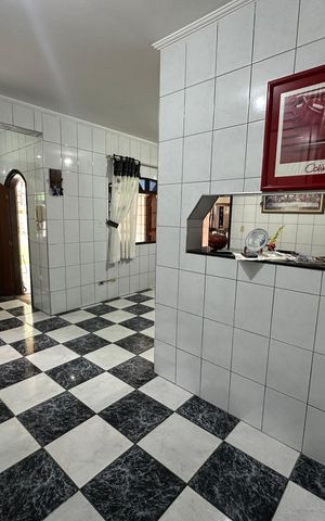 Casa para alugar com 330m², 4 quartos e 2 vagas Casa para alugar com 330m², 4 quartos e 2 vagasCozinha