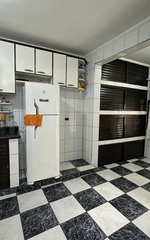 Casa para alugar com 330m², 4 quartos e 2 vagas Casa para alugar com 330m², 4 quartos e 2 vagasCozinha