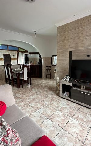 Casa para alugar com 330m², 4 quartos e 2 vagas Casa para alugar com 330m², 4 quartos e 2 vagasSala