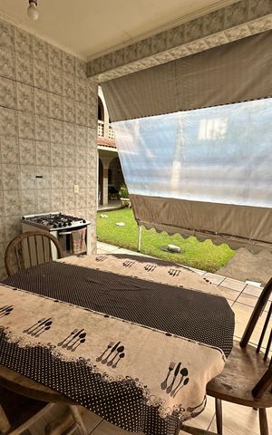 Casa para alugar com 330m², 4 quartos e 2 vagas Casa para alugar com 330m², 4 quartos e 2 vagasCozinha gourmet