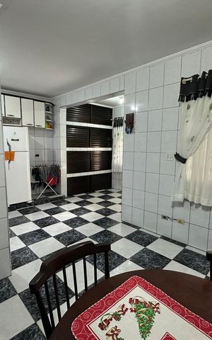 Casa para alugar com 330m², 4 quartos e 2 vagas Casa para alugar com 330m², 4 quartos e 2 vagasCozinha