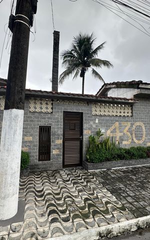 Casa para alugar com 330m², 4 quartos e 2 vagas Casa para alugar com 330m², 4 quartos e 2 vagasFachada