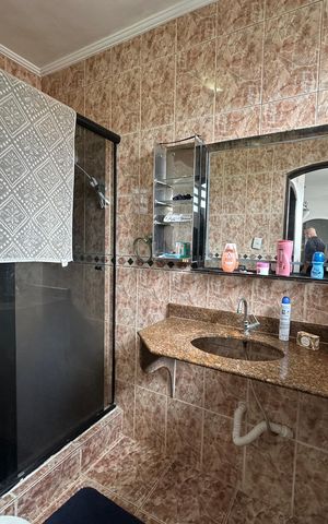 Casa para alugar com 330m², 4 quartos e 2 vagas Casa para alugar com 330m², 4 quartos e 2 vagasBanheiro 2