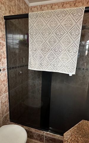 Casa para alugar com 330m², 4 quartos e 2 vagas Casa para alugar com 330m², 4 quartos e 2 vagasBanheiros 2